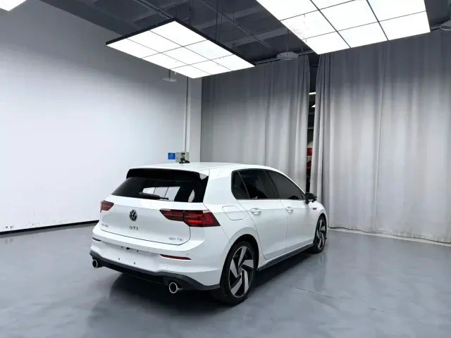 Volkswagen Golf GTI — Фото автомобиля 7