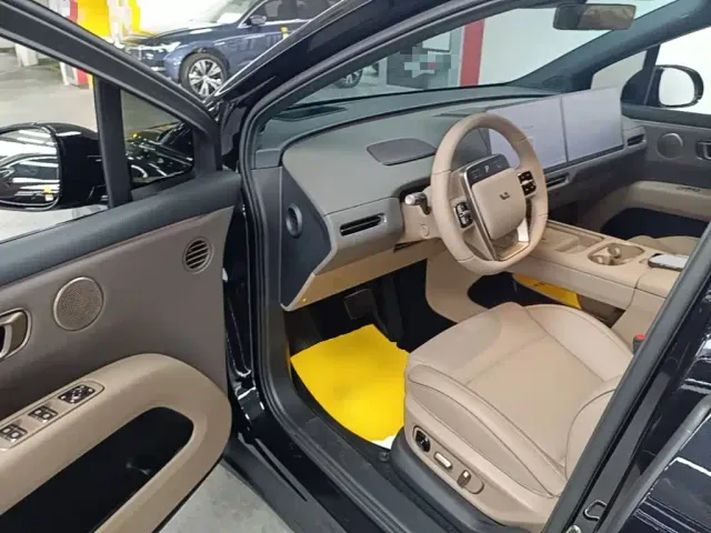 Li Auto i6 — Фото автомобиля 15