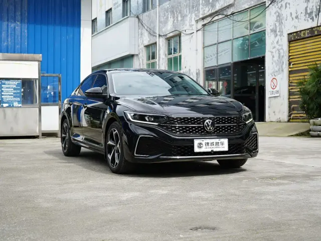 Volkswagen Passat — Фото автомобиля 3