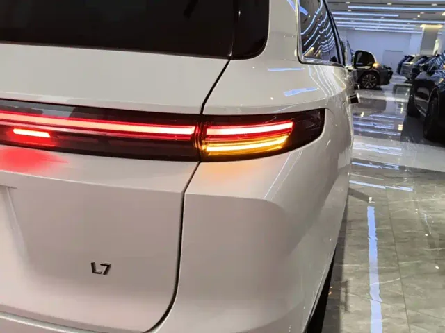 Li Auto L7 — Фото автомобиля 7