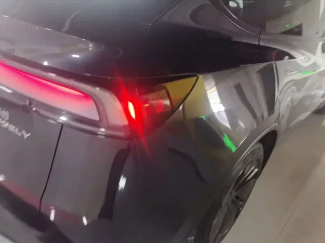 Tesla Model Y — Фото автомобиля 7
