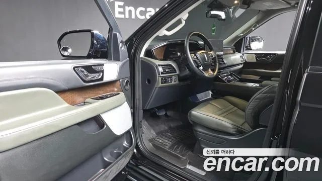 Lincoln Navigator 4th Gen — Фото автомобиля 15
