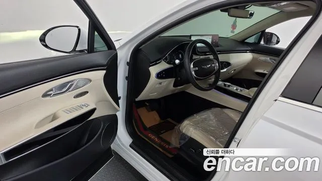 Genesis GV70 — Фото автомобиля 15