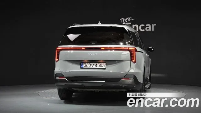Kia Carnival Generation 4 — Фото автомобиля 4