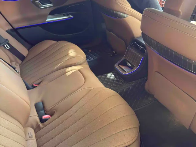 Mercedes-Benz E-Class — Фото автомобиля 4