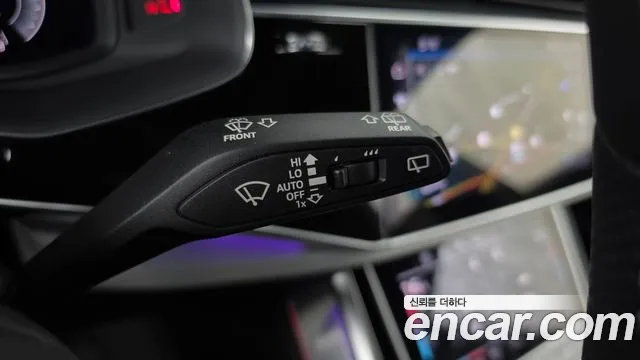 Audi Q8 55 TFSI quattro Premium — Фото автомобиля 25