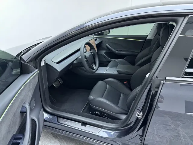 Tesla Model 3 — Фото автомобиля 17