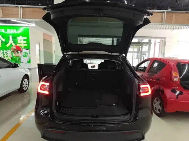 Tesla Model Y — Фото автомобиля 15