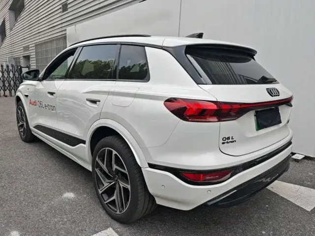 Audi Q6L e-tron — Фото автомобиля 4