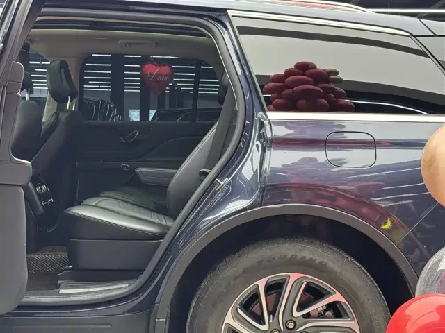 Lincoln Aviator — Фото автомобиля 9