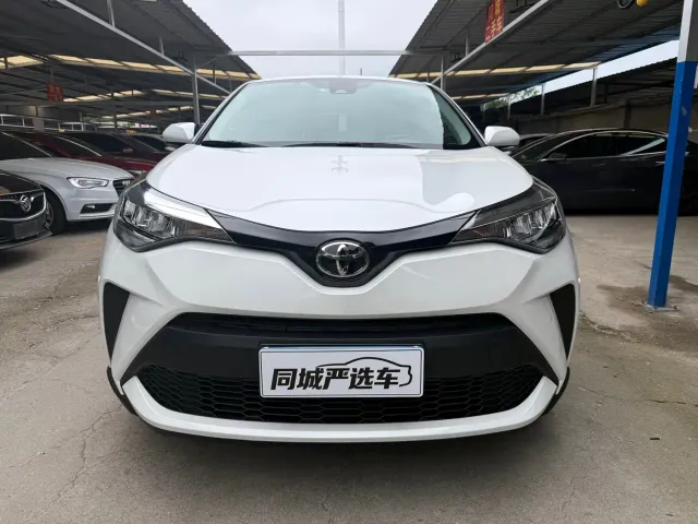 Toyota C-HR — Фото автомобиля 2