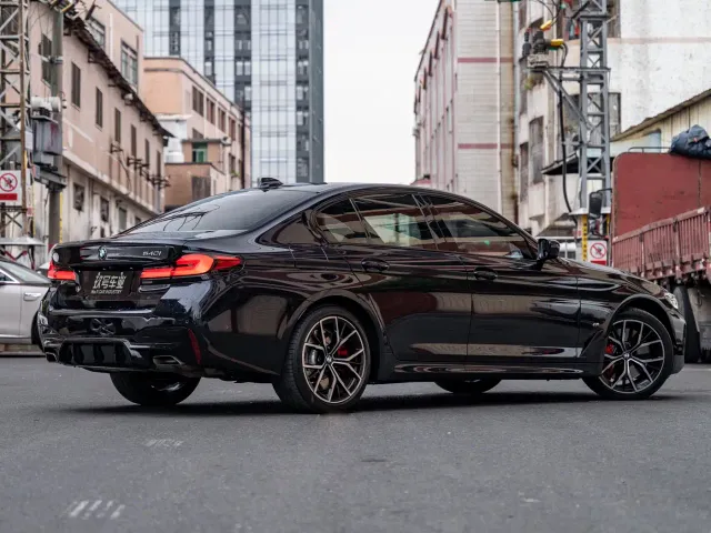 BMW 5 Series — Фото автомобиля 3