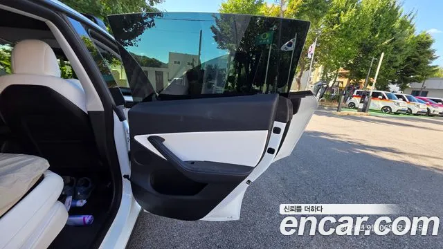 Tesla Model Y — Фото автомобиля 15