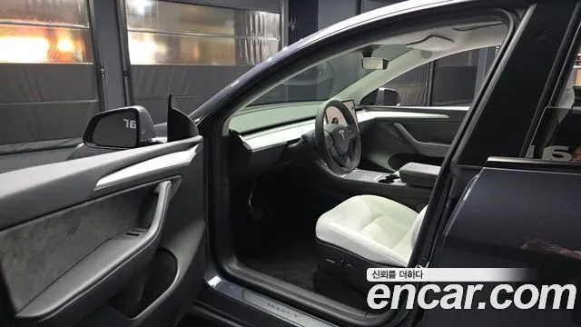 Tesla Model Y — Фото автомобиля 15