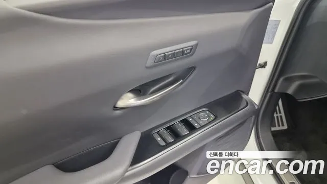 Lexus UX UX300h — Фото автомобиля 14