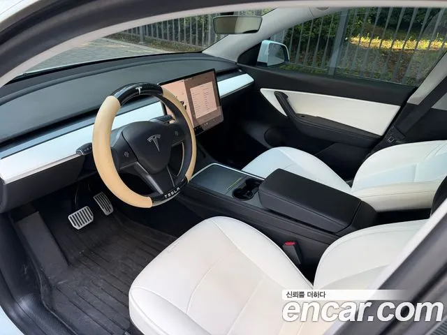 Tesla Model Y — Фото автомобиля 11