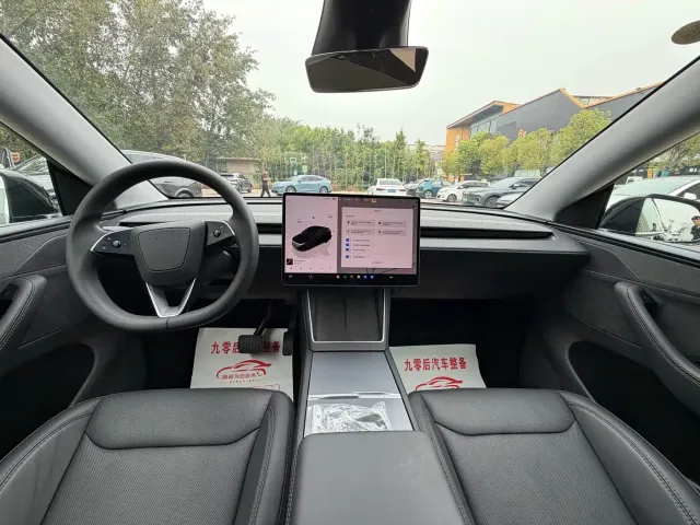 Tesla Model Y — Фото автомобиля 13