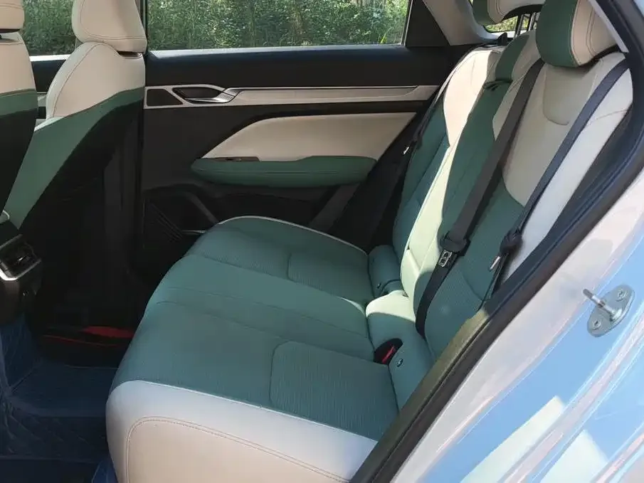 Geely Emgrand L HiP 2022 1.5TD-DHT Pro 100KM Super Rui — Фото автомобиля 16