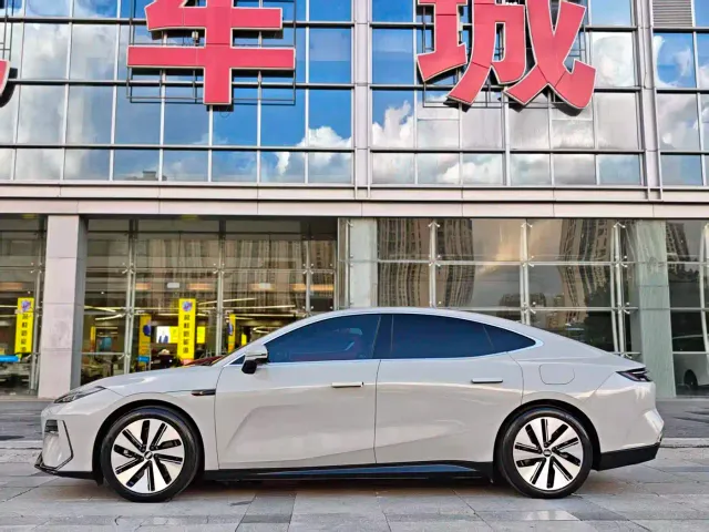 Geely Galaxy E8 — Фото автомобиля 5