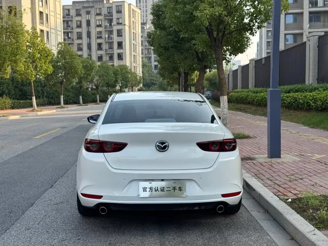 Mazda Axela — Фото автомобиля 8