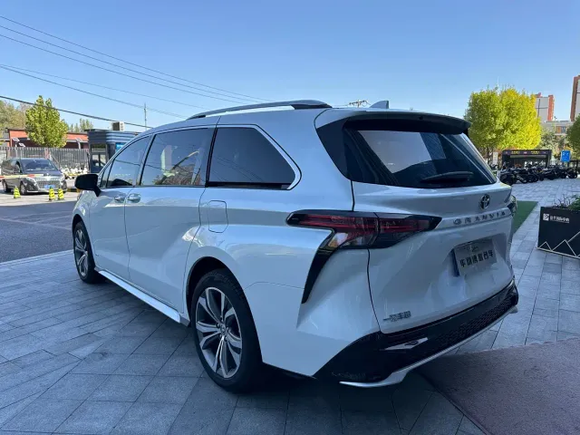 Toyota Granvia — Фото автомобиля 15