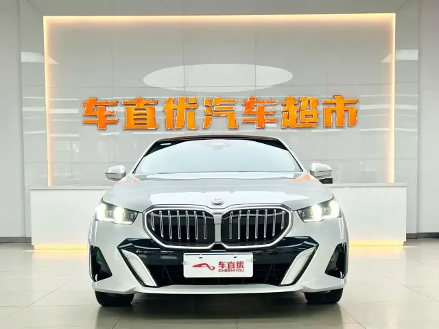 BMW 5 Series — Фото автомобиля 3