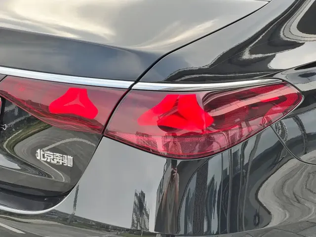 Mercedes-Benz E-Class — Фото автомобиля 20