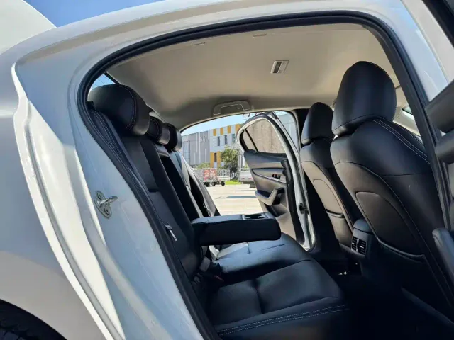 Mazda Axela — Фото автомобиля 21