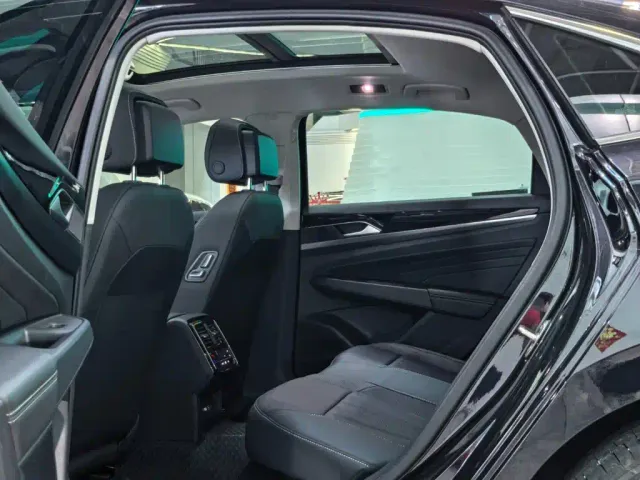 Volkswagen Passat — Фото автомобиля 7