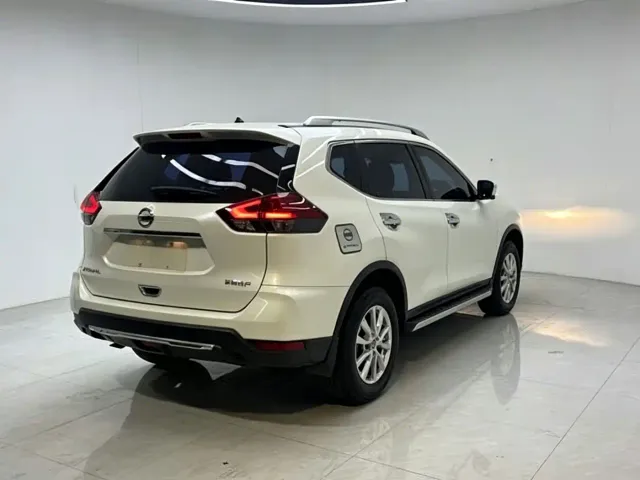 Nissan X-Trail — Фото автомобиля 4