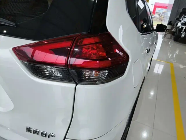 Nissan X-Trail — Фото автомобиля 7