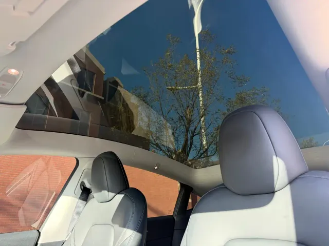 Tesla Model Y — Фото автомобиля 7