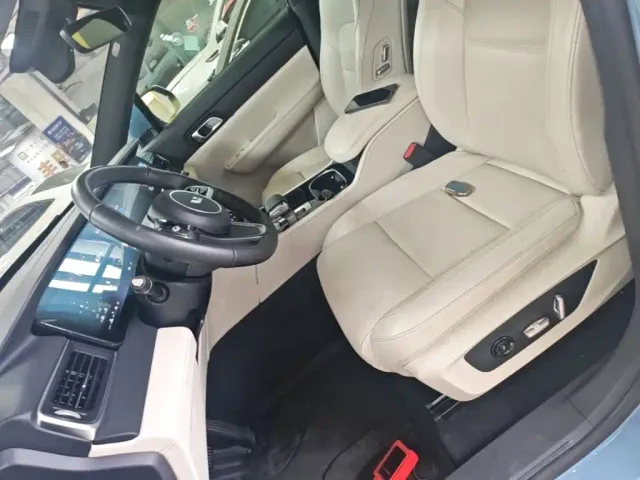 Li Auto ONE — Фото автомобиля 14