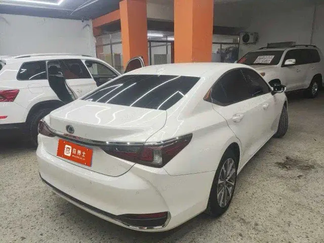 Lexus ES — Фото автомобиля 2