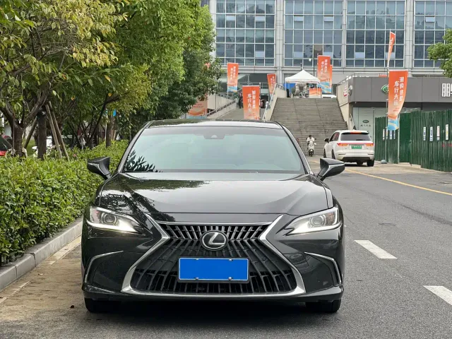 Lexus ES — Фото автомобиля 2