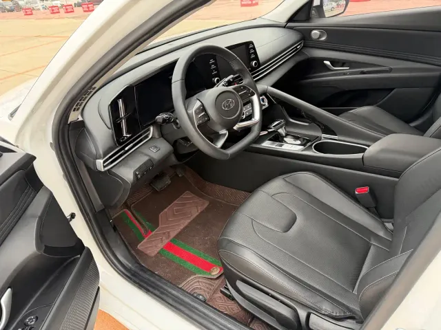 Hyundai Elantra — Фото автомобиля 7