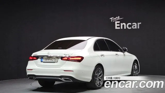 Mercedes-Benz E-Class — Фото автомобиля 2