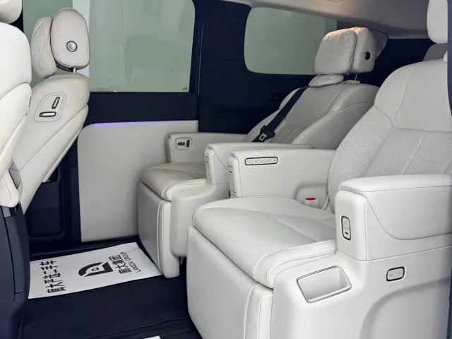 Li Auto MEGA — Фото автомобиля 8