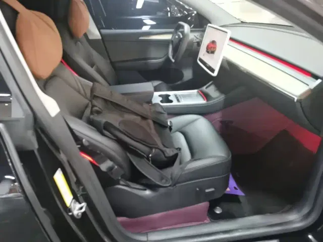Tesla Model Y — Фото автомобиля 24