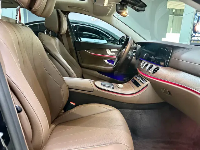 Mercedes-Benz E-Class — Фото автомобиля 12