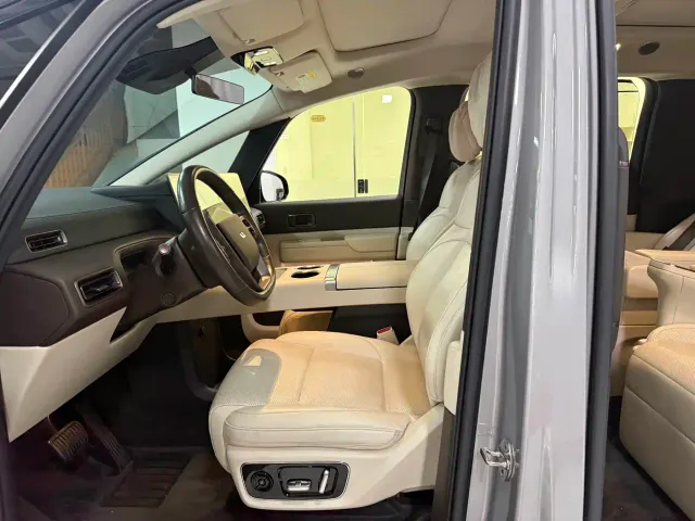 Li Auto MEGA — Фото автомобиля 10