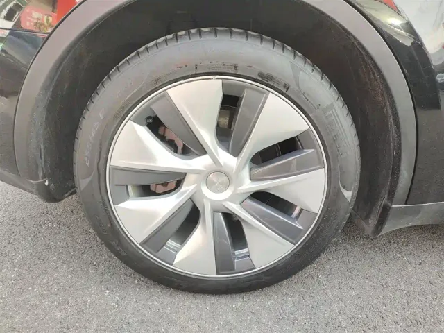 Tesla Model Y — Фото автомобиля 25