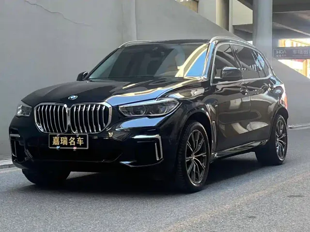 Фотография автомобиля — BMW X5