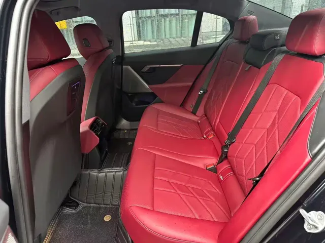 BMW 5 Series — Фото автомобиля 6