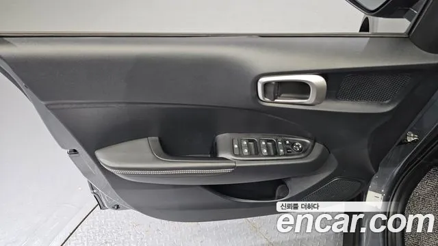 Hyundai Venue — Фото автомобиля 24