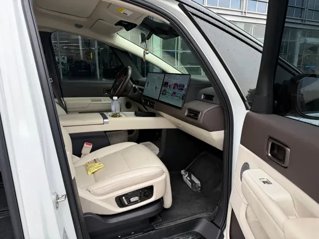 Li Auto MEGA — Фото автомобиля 8