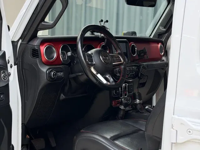 Jeep Wrangler — Фото автомобиля 11