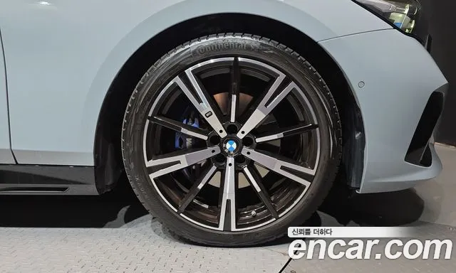 BMW 5 Series G60 — Фото автомобиля 6