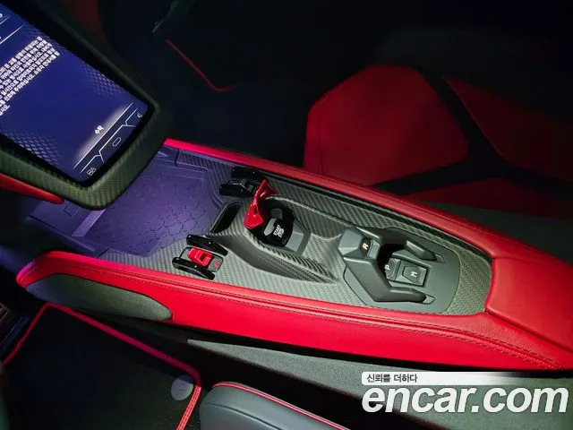 Lamborghini Revuelto — Фото автомобиля 11