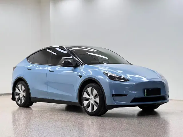 Tesla Model Y — Фото автомобиля 3